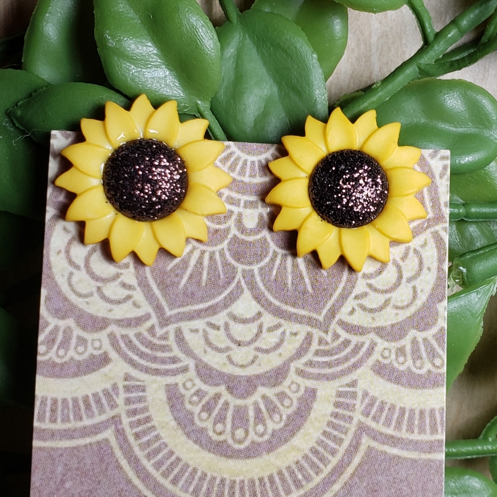 Sunflower 🌻 stud earrings